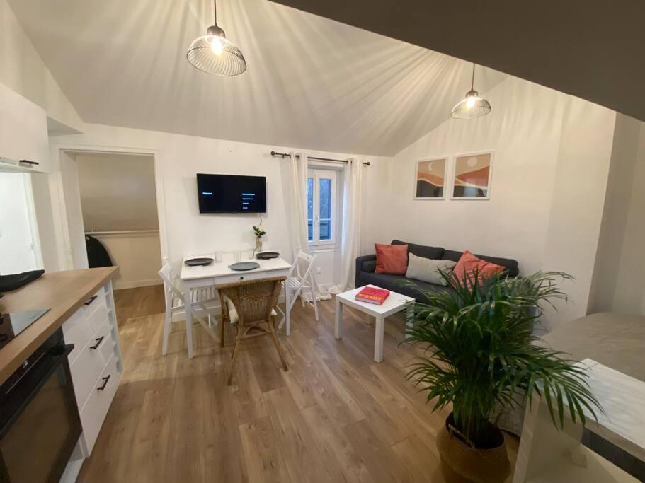 La Mansarde Lcd Pontoise Apartment Luaran gambar